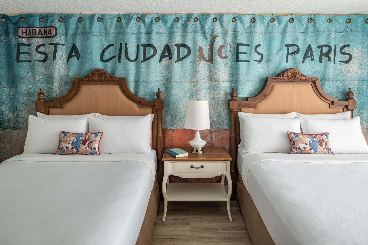 Habitación Prémium con 2 camas grandes y balcón con vistas al golfo